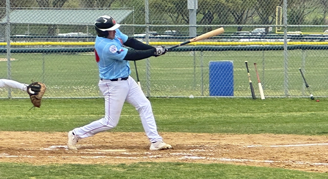 Redbirds (50+) Outslug Laguneros in Thrilling 11-8 Victory!